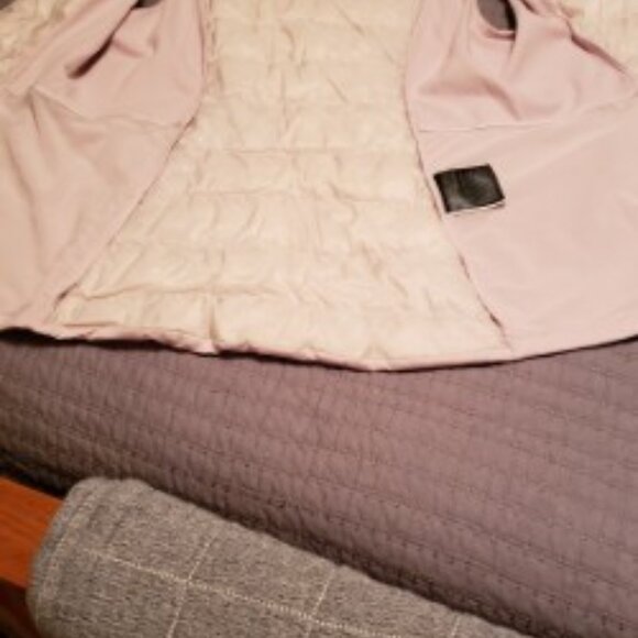 lululemon athletica Down for a Run vest, Light ROSE PINK, size 10 - Picture 6 of 10